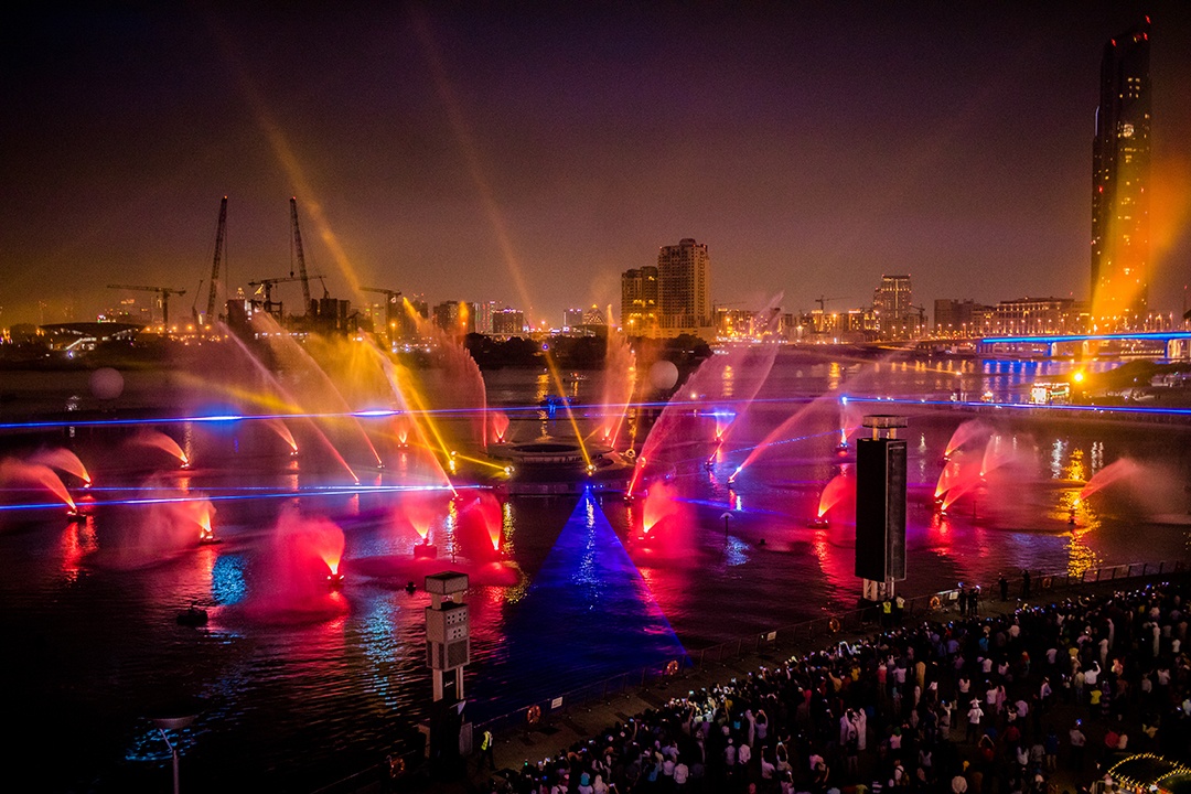 Watch The Best Dubai Light Show And Dine At Festival Bay